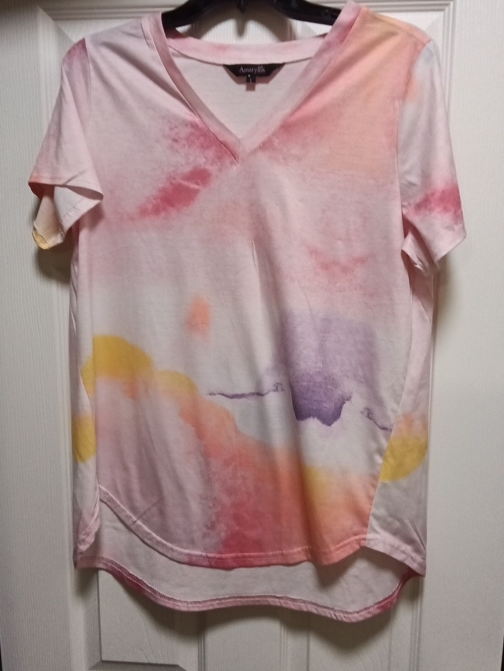Amaryllis Pink Watercolor V-Neck Short Sleeve Tee Size L